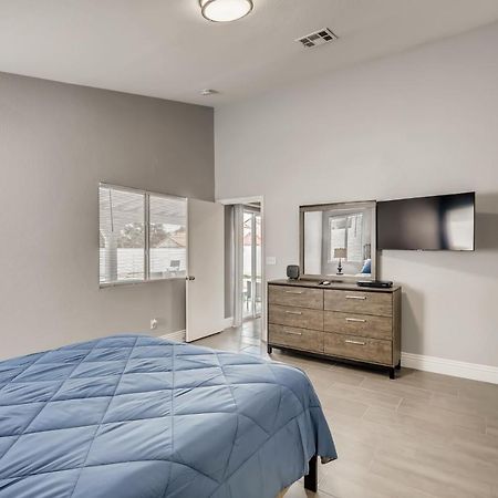 Luxurious House With A Pool, Spa, And Patio, Sleeps 6 Comfortably Las Vegas Exterior photo