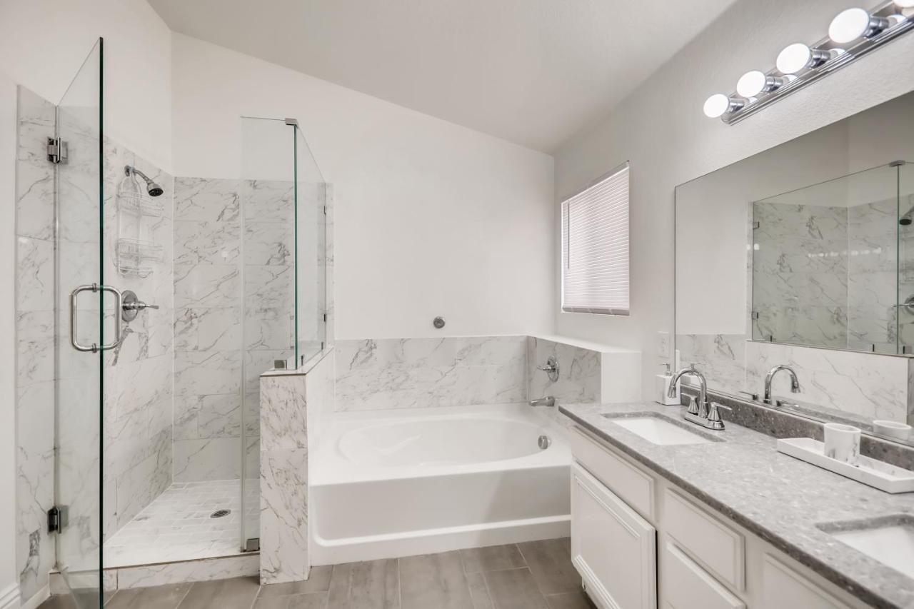 Luxurious House With A Pool, Spa, And Patio, Sleeps 6 Comfortably Las Vegas Exterior photo