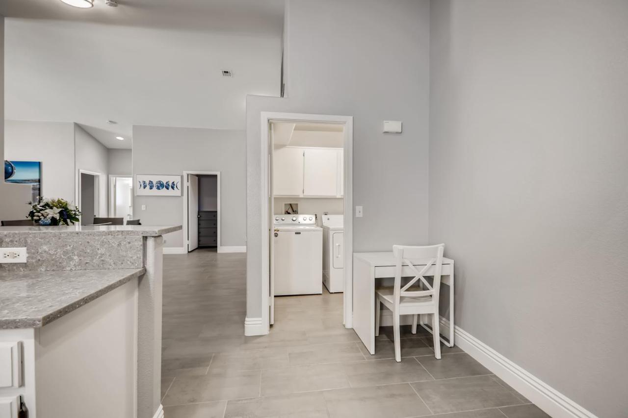 Luxurious House With A Pool, Spa, And Patio, Sleeps 6 Comfortably Las Vegas Exterior photo