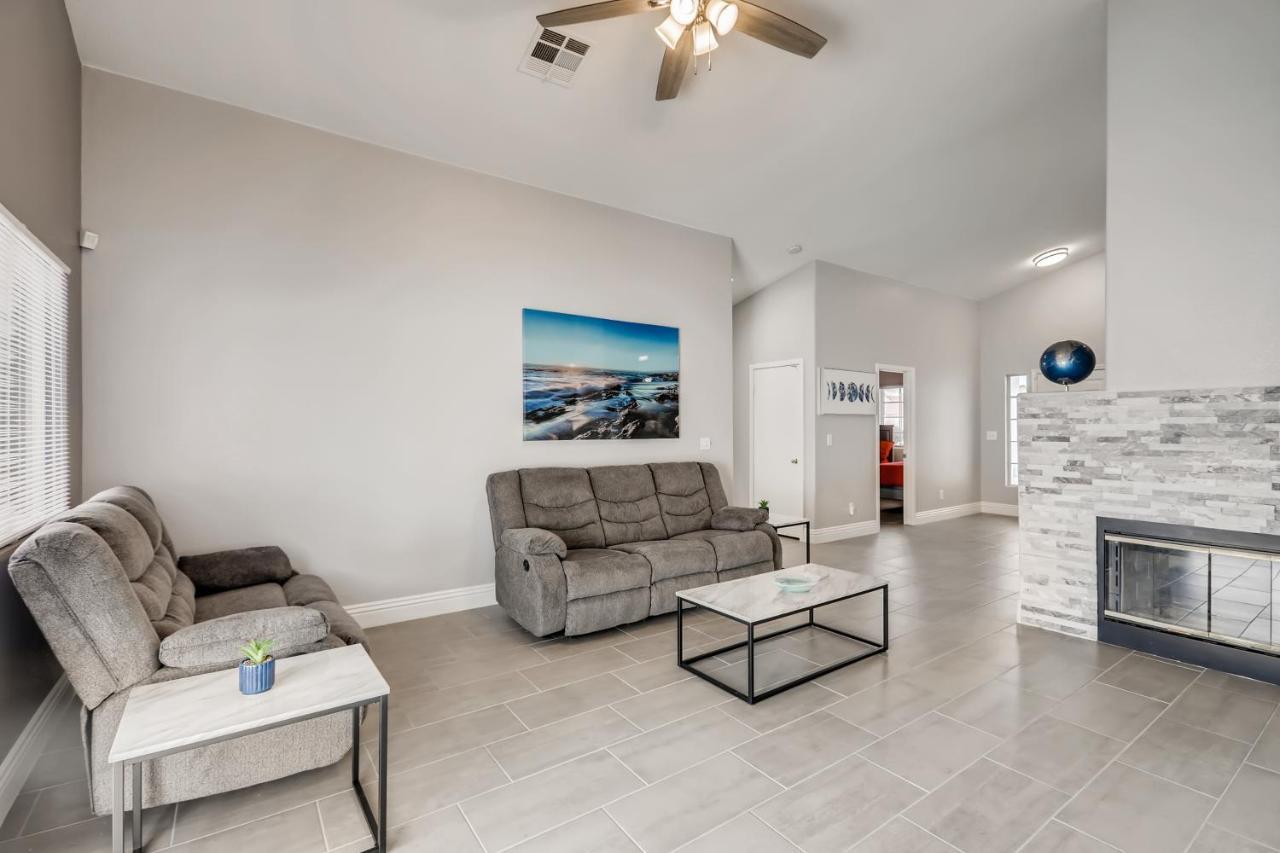 Luxurious House With A Pool, Spa, And Patio, Sleeps 6 Comfortably Las Vegas Exterior photo