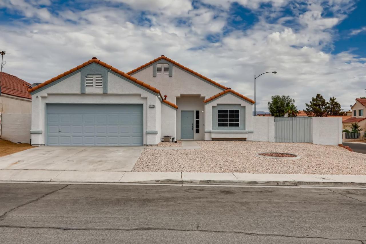 Luxurious House With A Pool, Spa, And Patio, Sleeps 6 Comfortably Las Vegas Exterior photo