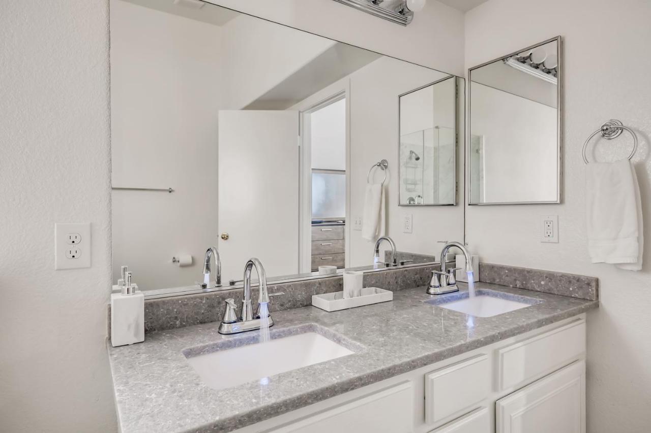 Luxurious House With A Pool, Spa, And Patio, Sleeps 6 Comfortably Las Vegas Exterior photo