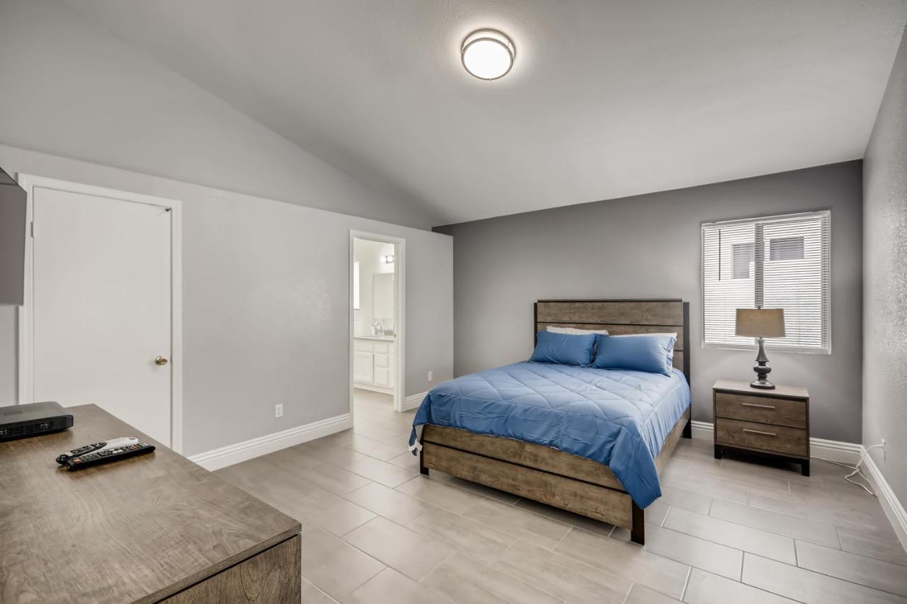 Luxurious House With A Pool, Spa, And Patio, Sleeps 6 Comfortably Las Vegas Exterior photo
