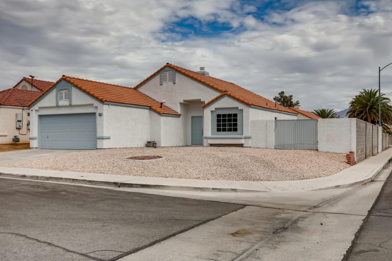 Luxurious House With A Pool, Spa, And Patio, Sleeps 6 Comfortably Las Vegas Exterior photo