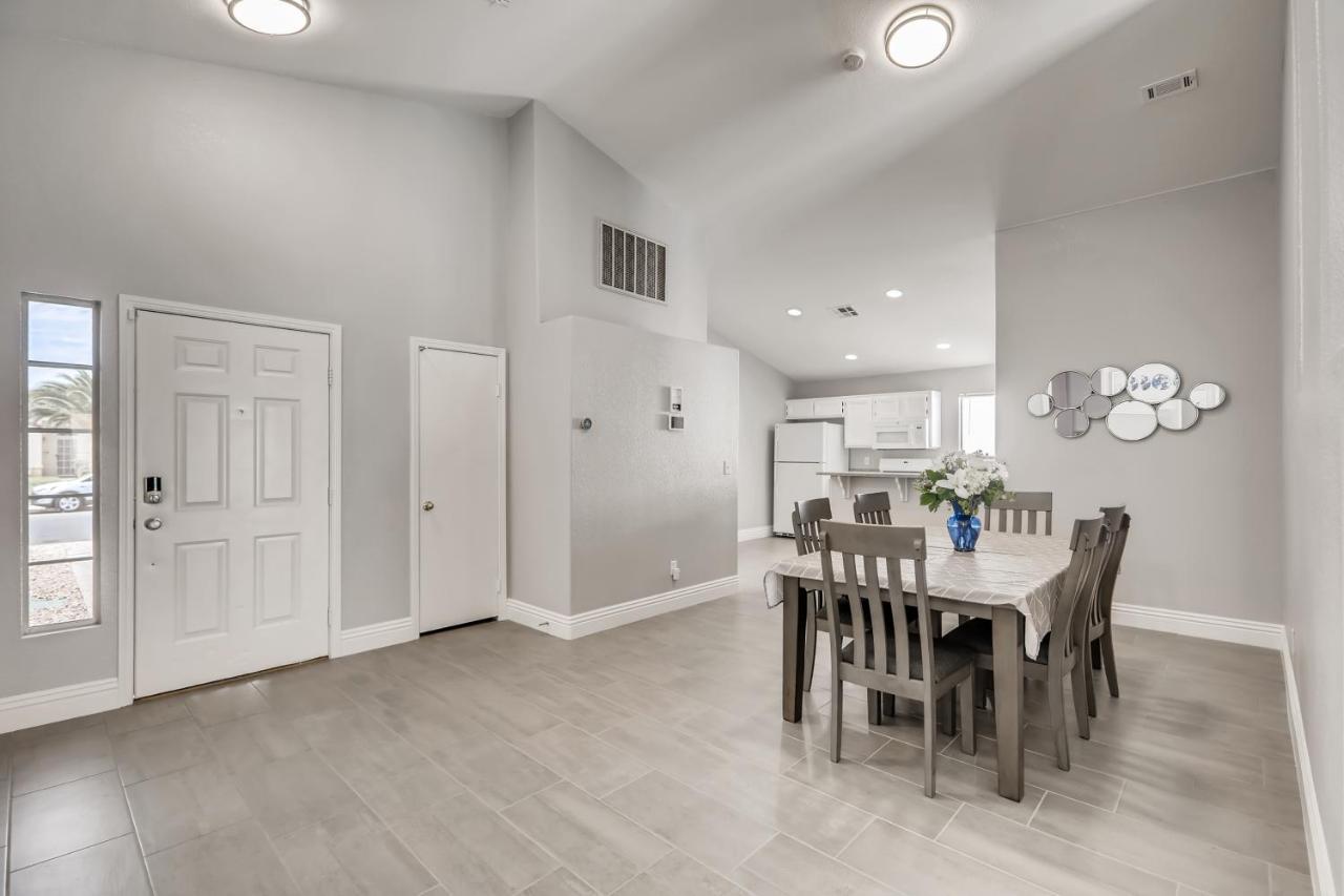 Luxurious House With A Pool, Spa, And Patio, Sleeps 6 Comfortably Las Vegas Exterior photo