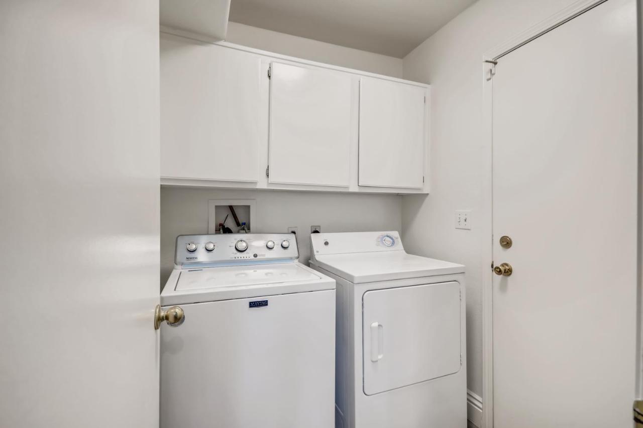 Luxurious House With A Pool, Spa, And Patio, Sleeps 6 Comfortably Las Vegas Exterior photo