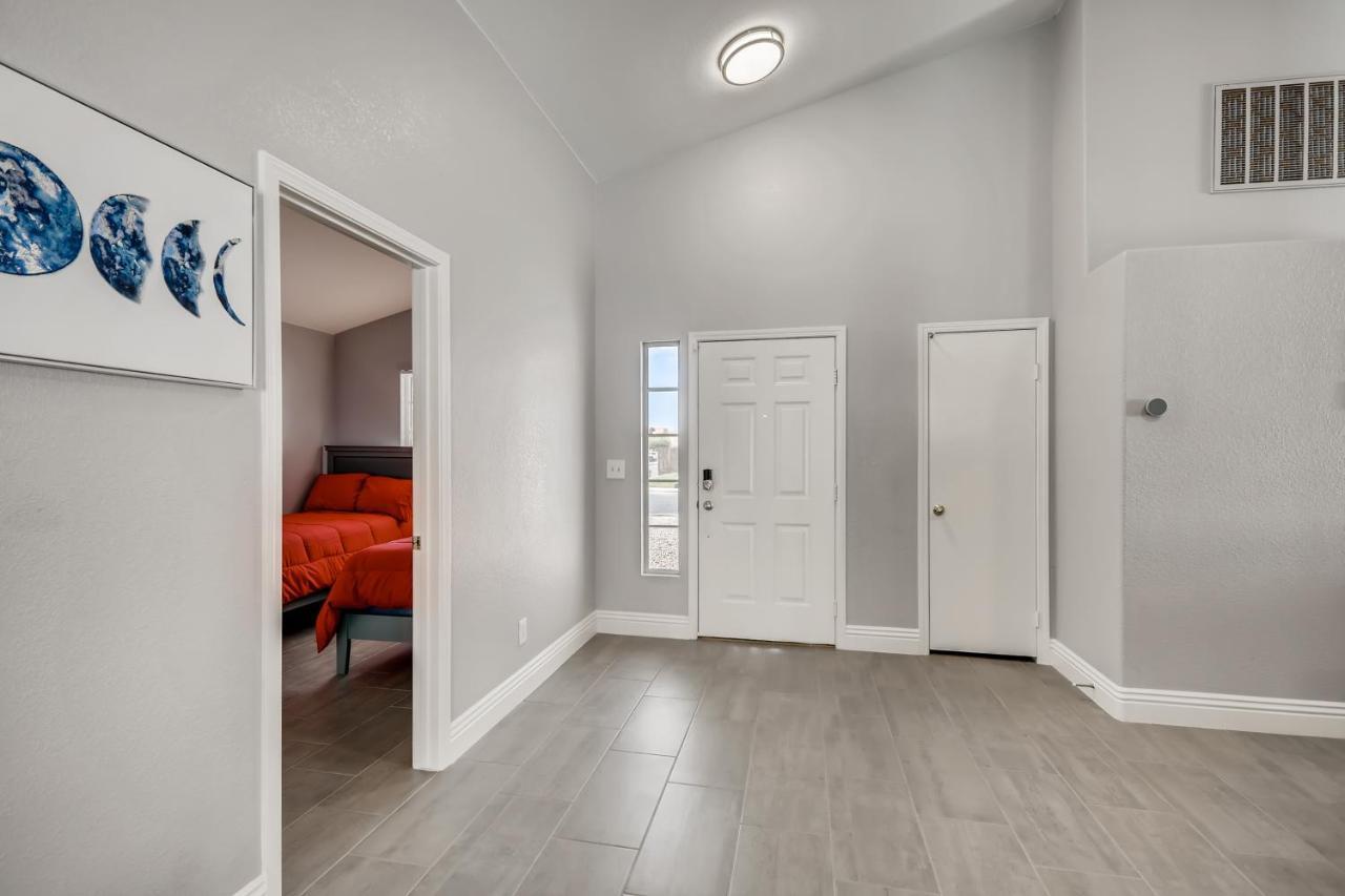 Luxurious House With A Pool, Spa, And Patio, Sleeps 6 Comfortably Las Vegas Exterior photo