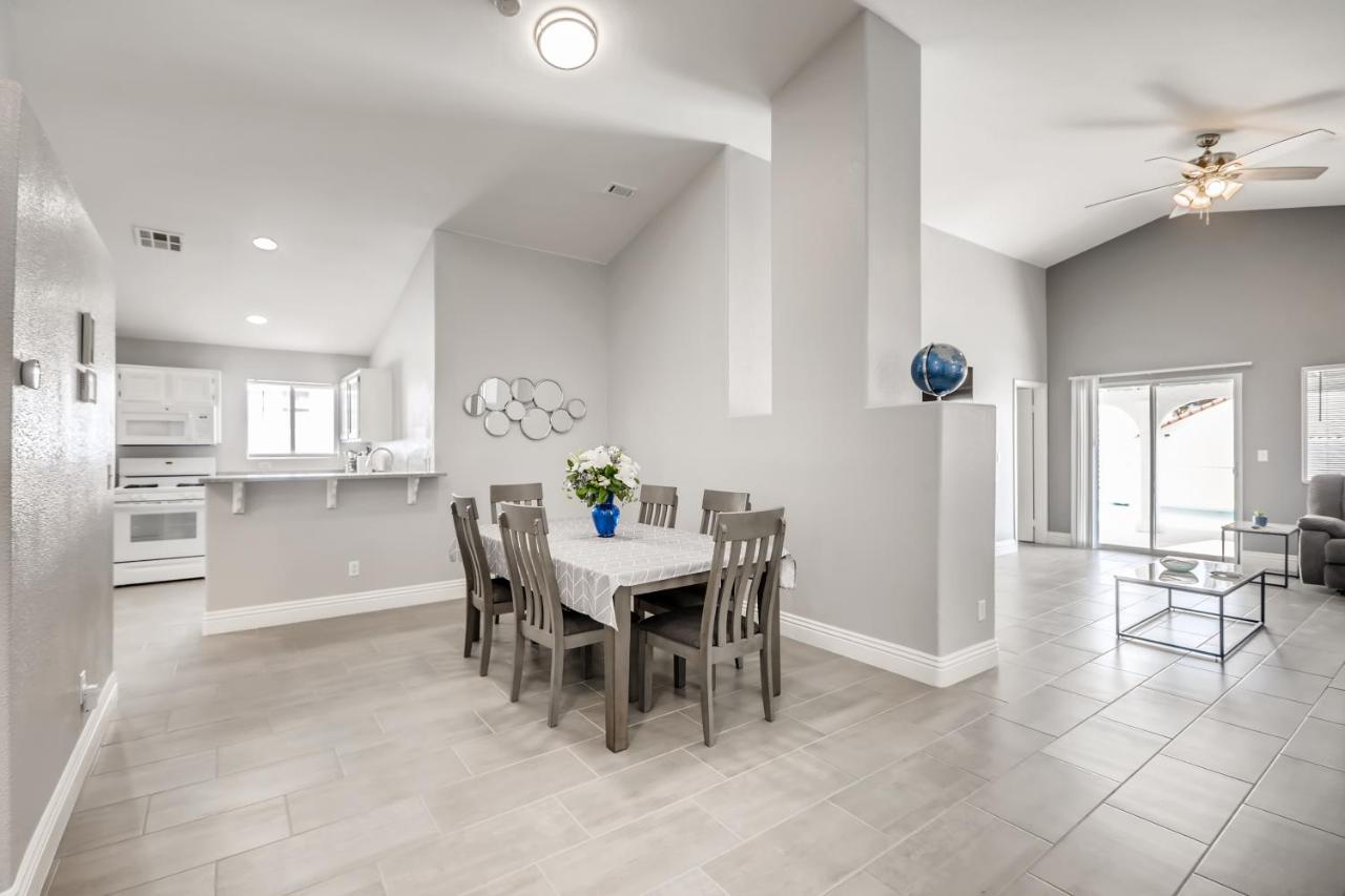 Luxurious House With A Pool, Spa, And Patio, Sleeps 6 Comfortably Las Vegas Exterior photo