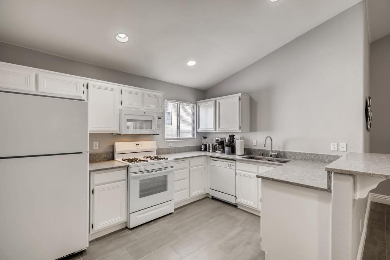 Luxurious House With A Pool, Spa, And Patio, Sleeps 6 Comfortably Las Vegas Exterior photo