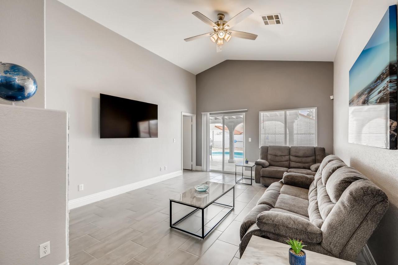 Luxurious House With A Pool, Spa, And Patio, Sleeps 6 Comfortably Las Vegas Exterior photo