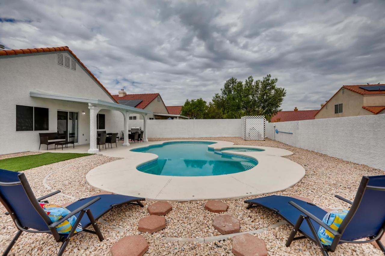 Luxurious House With A Pool, Spa, And Patio, Sleeps 6 Comfortably Las Vegas Exterior photo