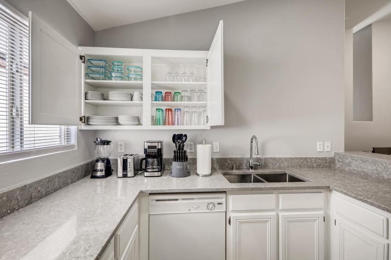 Luxurious House With A Pool, Spa, And Patio, Sleeps 6 Comfortably Las Vegas Exterior photo
