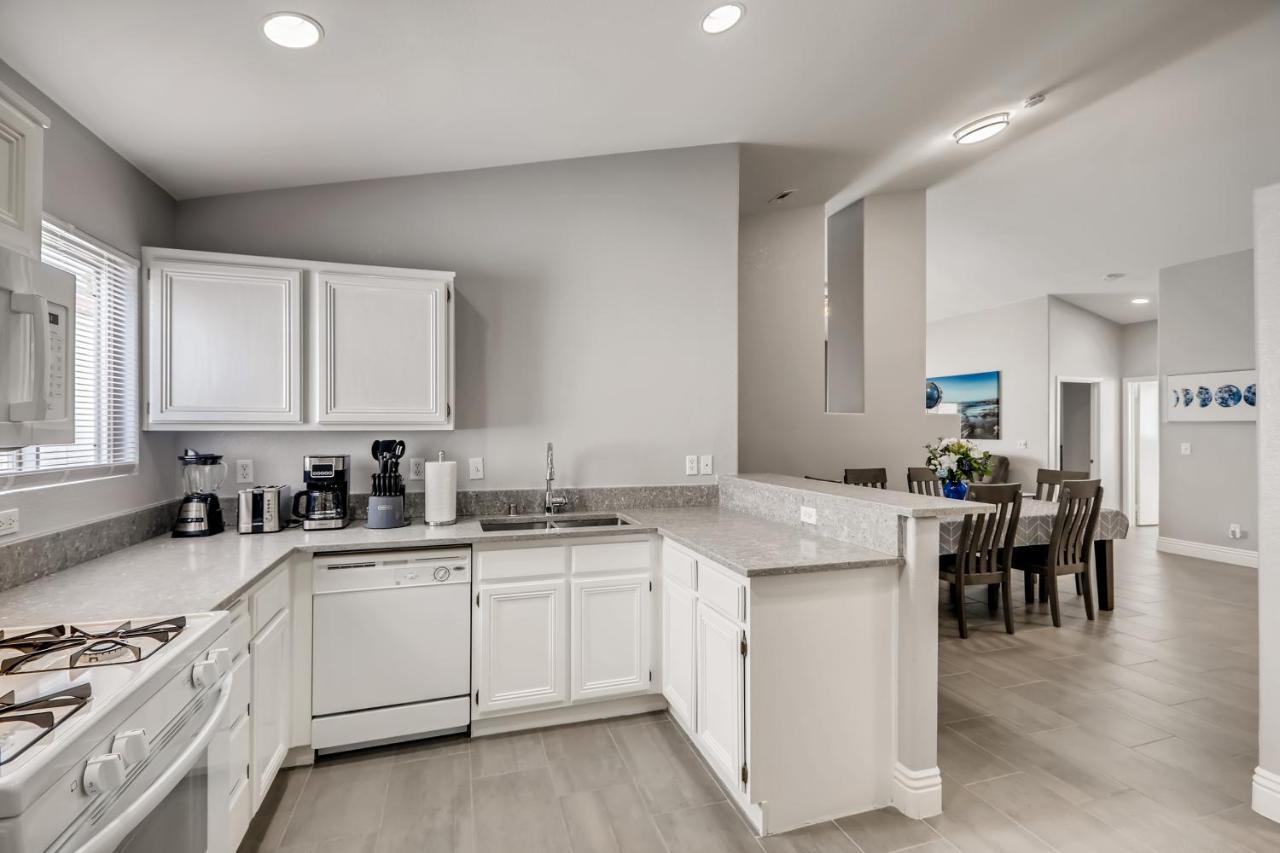 Luxurious House With A Pool, Spa, And Patio, Sleeps 6 Comfortably Las Vegas Exterior photo