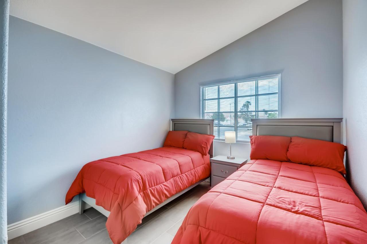 Luxurious House With A Pool, Spa, And Patio, Sleeps 6 Comfortably Las Vegas Exterior photo