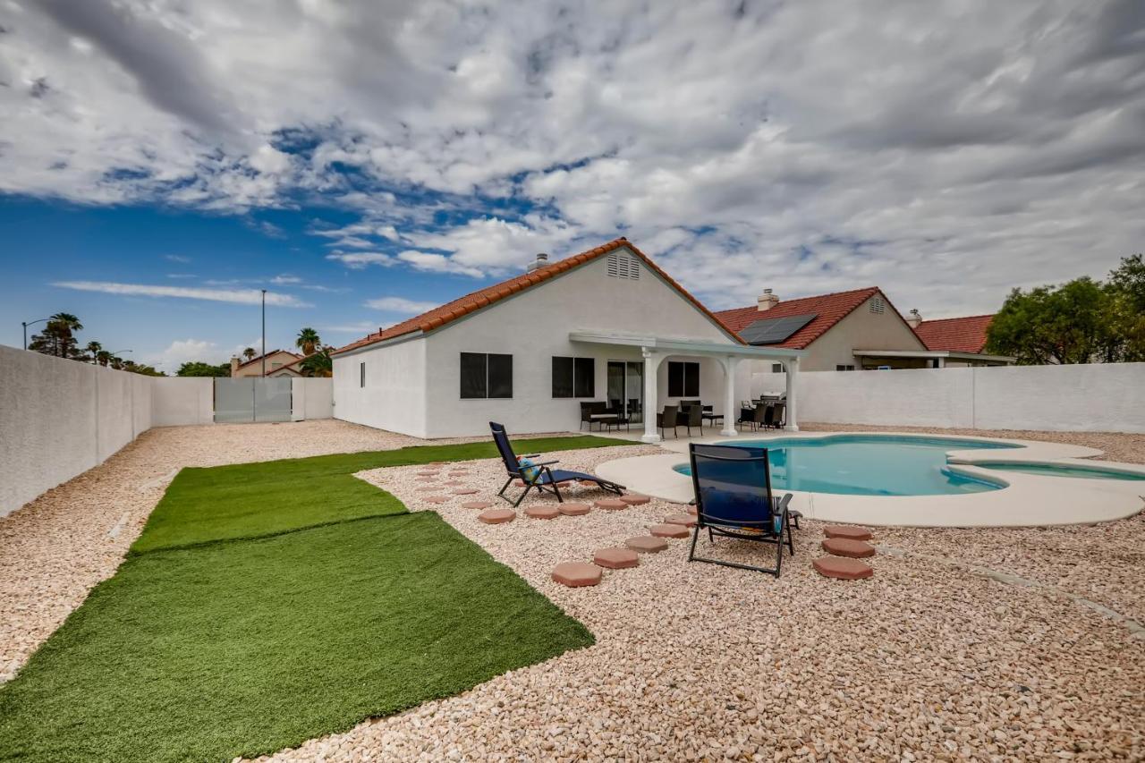 Luxurious House With A Pool, Spa, And Patio, Sleeps 6 Comfortably Las Vegas Exterior photo