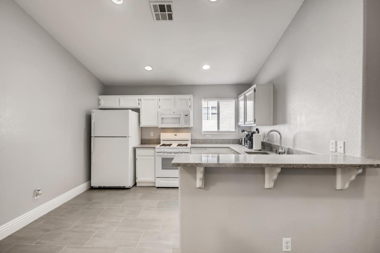Luxurious House With A Pool, Spa, And Patio, Sleeps 6 Comfortably Las Vegas Exterior photo