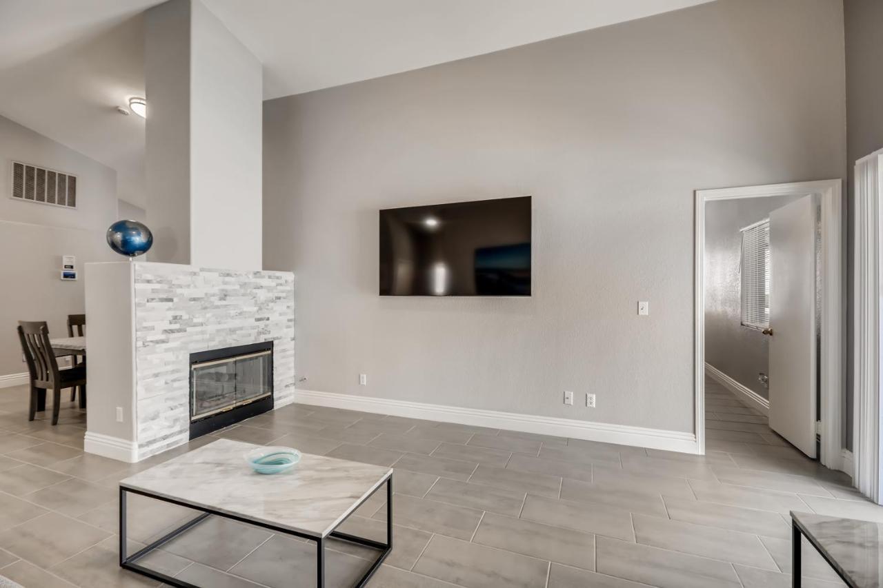 Luxurious House With A Pool, Spa, And Patio, Sleeps 6 Comfortably Las Vegas Exterior photo