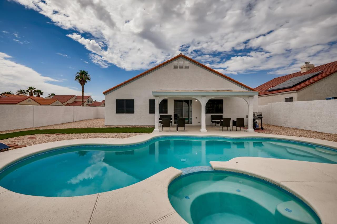 Luxurious House With A Pool, Spa, And Patio, Sleeps 6 Comfortably Las Vegas Exterior photo