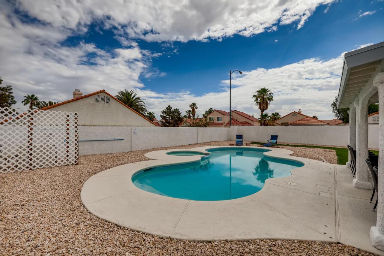 Luxurious House With A Pool, Spa, And Patio, Sleeps 6 Comfortably Las Vegas Exterior photo