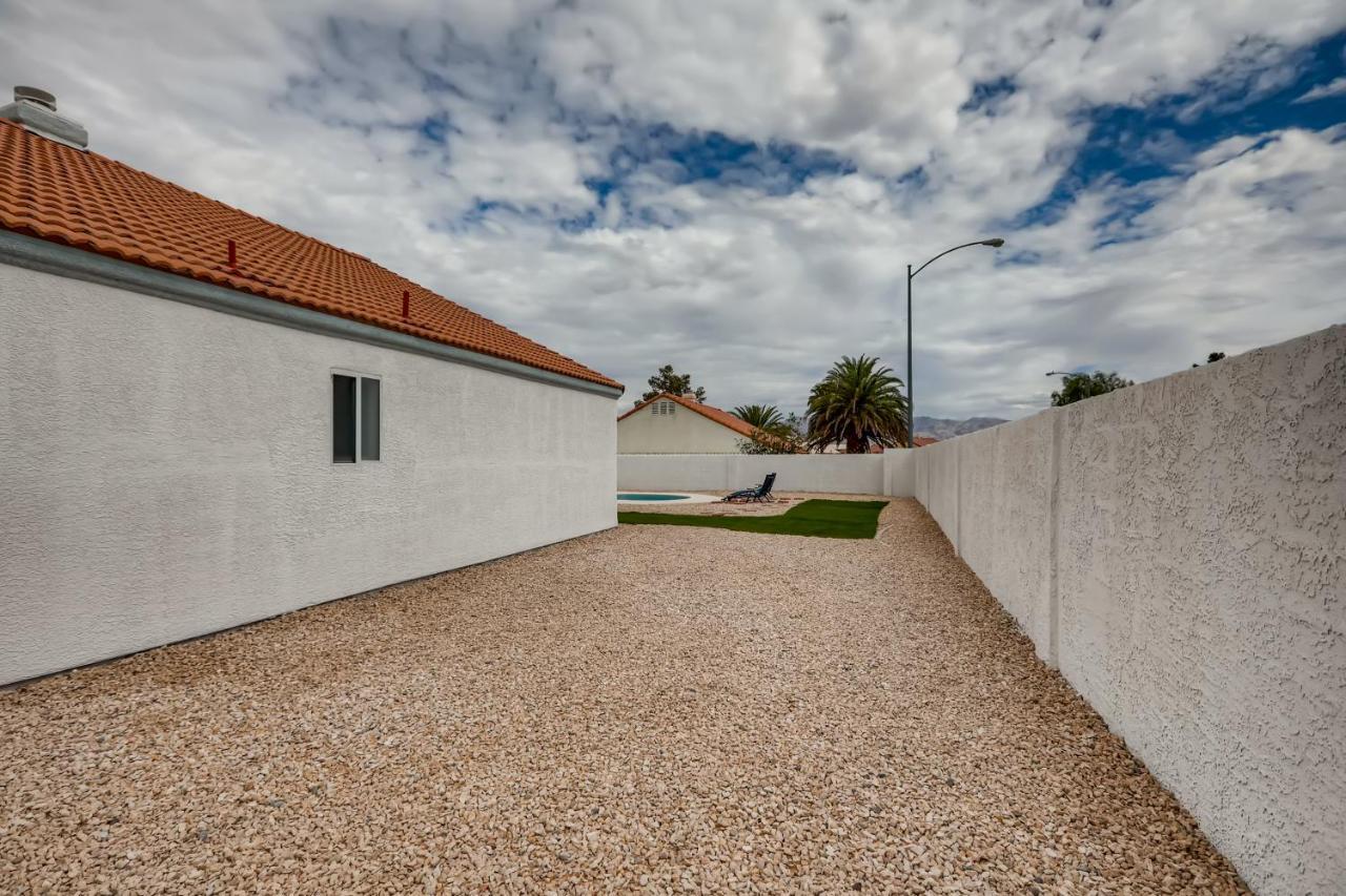 Luxurious House With A Pool, Spa, And Patio, Sleeps 6 Comfortably Las Vegas Exterior photo